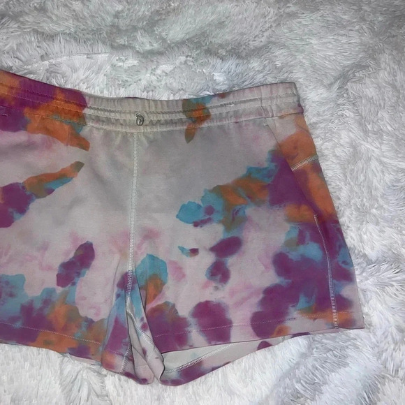 RARE Lululemon Softstream High Rise Short in Tie Dye size 12 Pink Purple Blue - Picture 3 of 6
